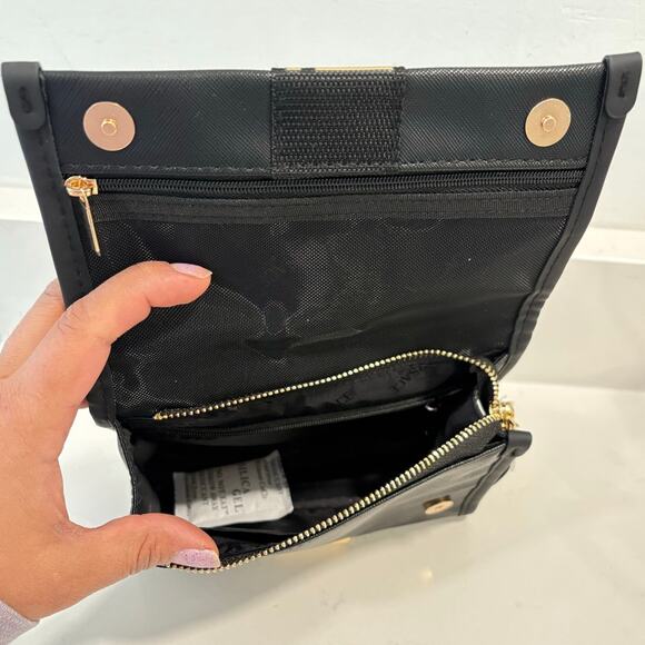 New Versace Cosmetic Bag Black & Gold Perfumes Bag New Bath, Travel Pouch - Picture 2 of 13